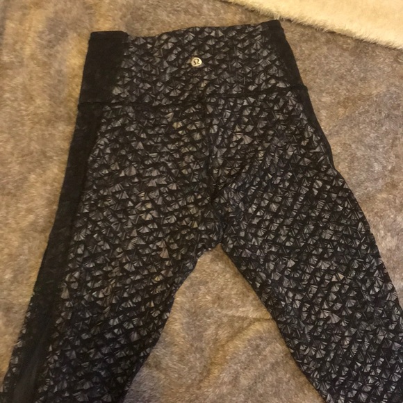 7/8 lululemon legging - Picture 3 of 5